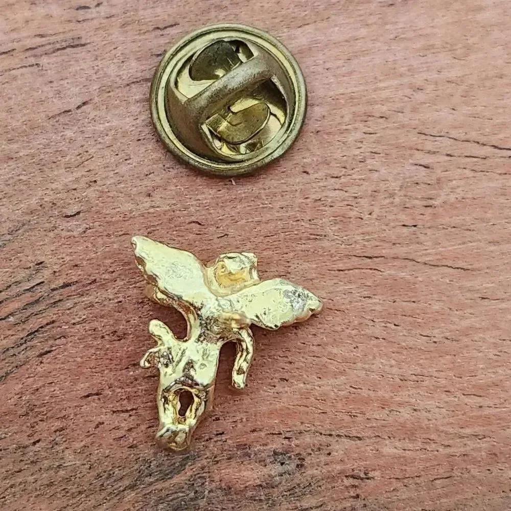 Vintage golden cherub happy angel baby pin metal 90s religious heaven wings